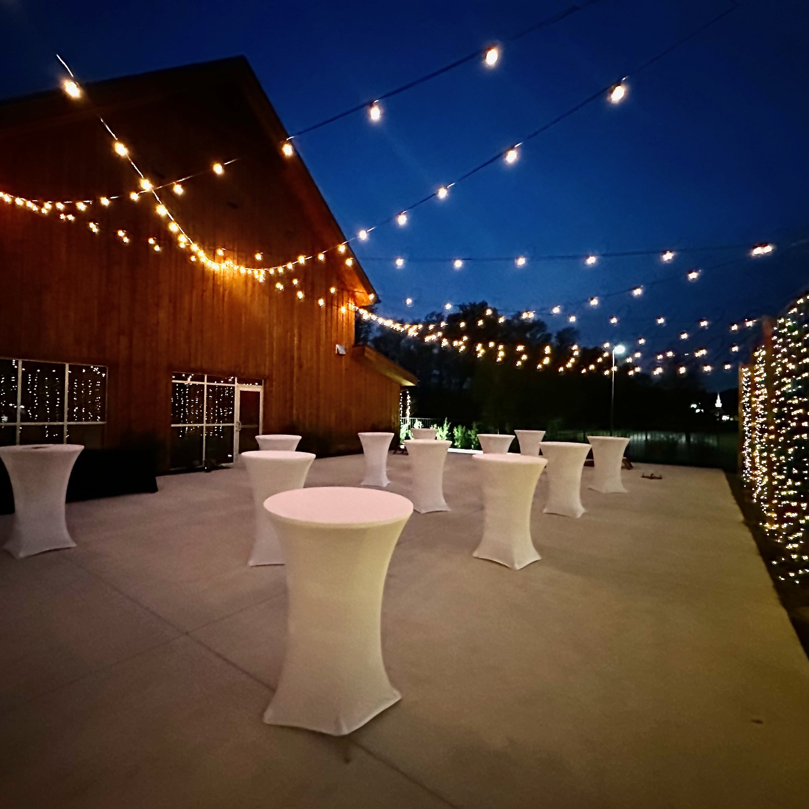 How to Plan a Stunning Barn Wedding: Essential Tips and Ideas